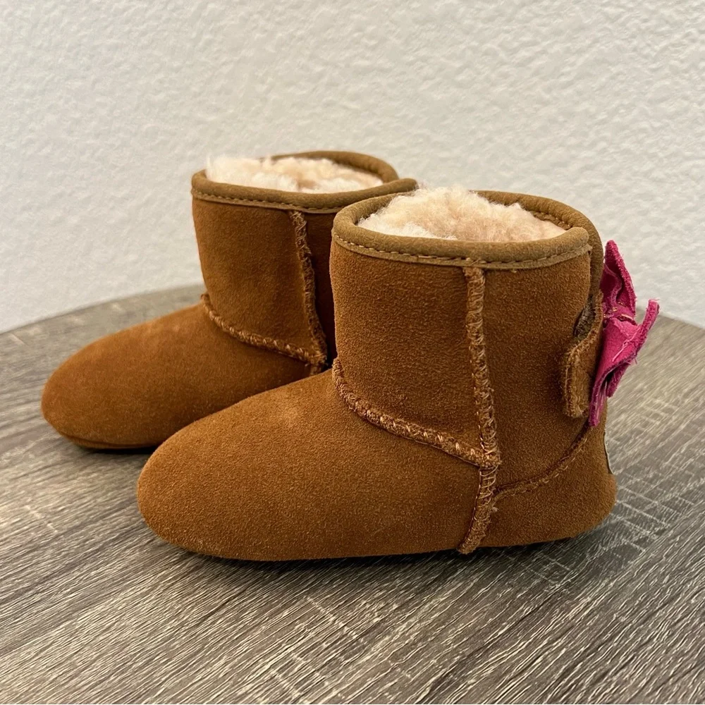 NEW UGG boots camel brown with Pink Bow- size 4/5